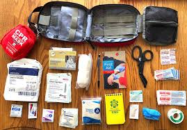 12 survivors first aid rollup kit