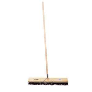 Platform Broom – Complete – Millennium Synthetic – Brown Polypropylene Fibre – Wooden Handle – 88 Grip – 61cm – Pack of 3 – F3262