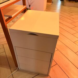 Nail tech side table DEMO