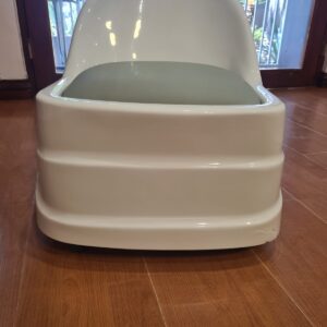 Pedi stool – DEMO (slight crack)